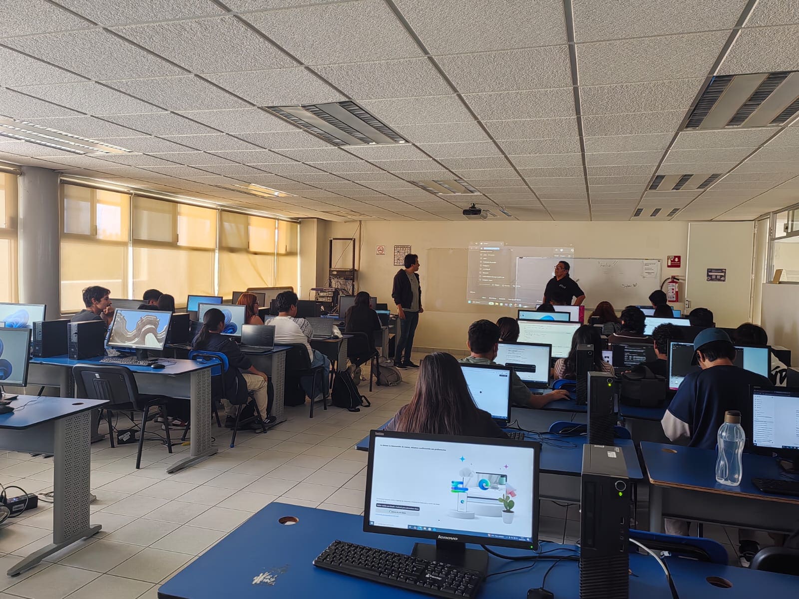 Laboratorio de OpenCode en la Universidad Politécnica Metropolitana de Puebla